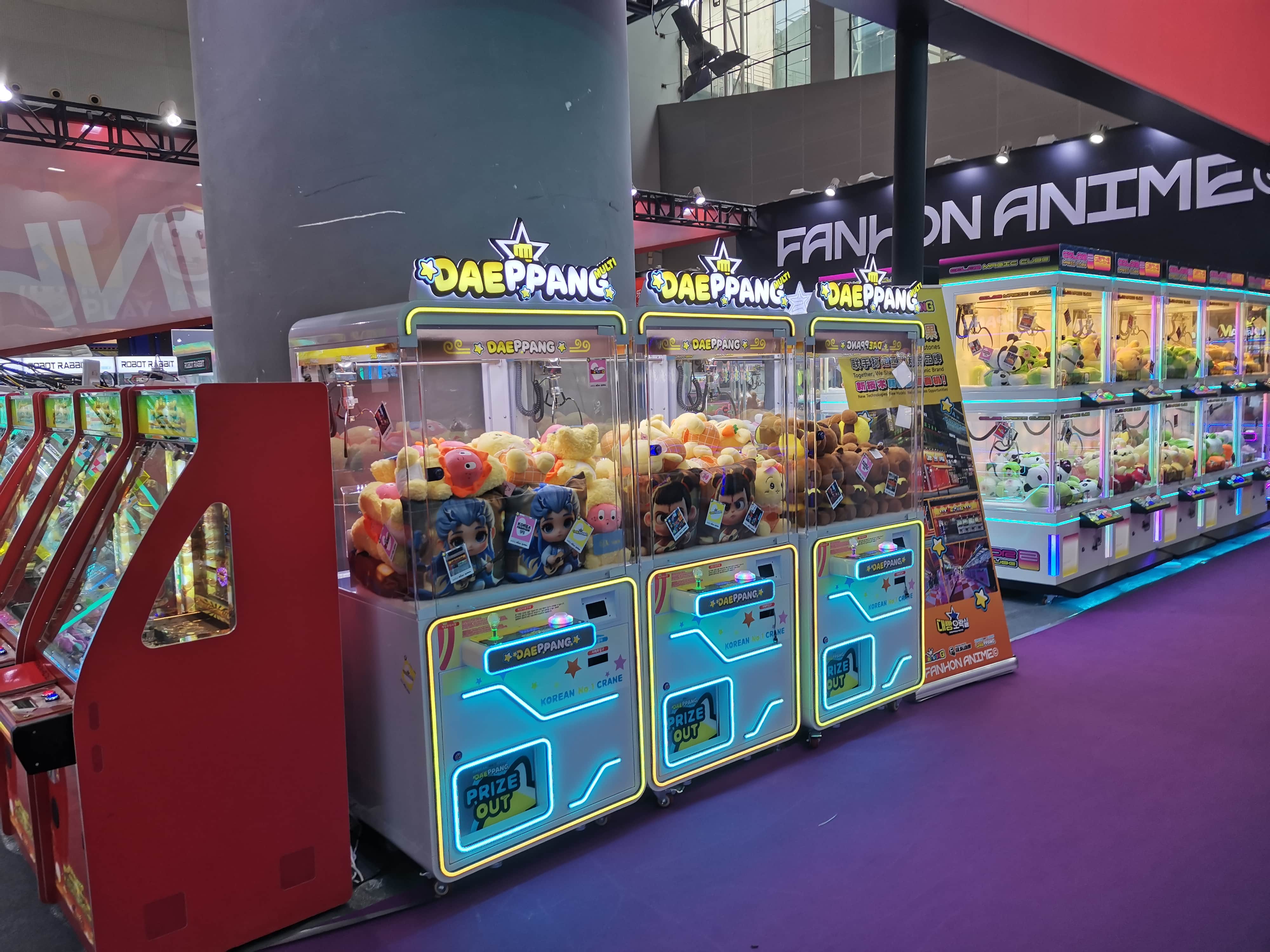 DAEPPANG Claw Machine: Fun & Durable Toy Claw Machine for Arcades, Malls & Events